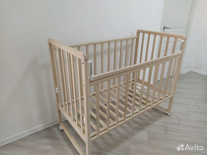 Детская кроватка на колёсиках + Матрас + Одеяло