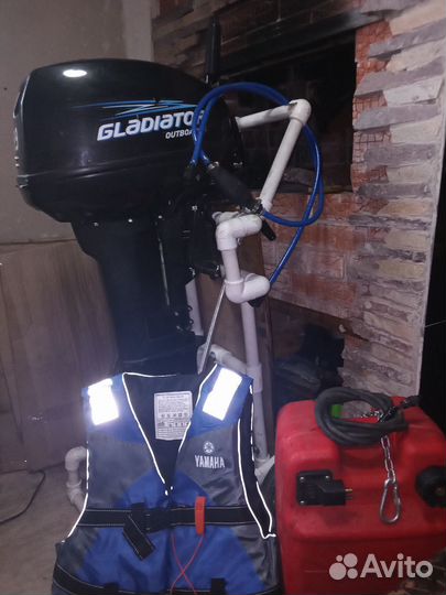 Лодка с мотором