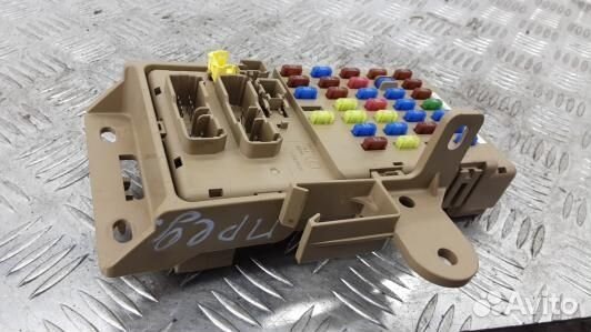 Блок предохранителей subaru tribeca B9 (83F06M101)