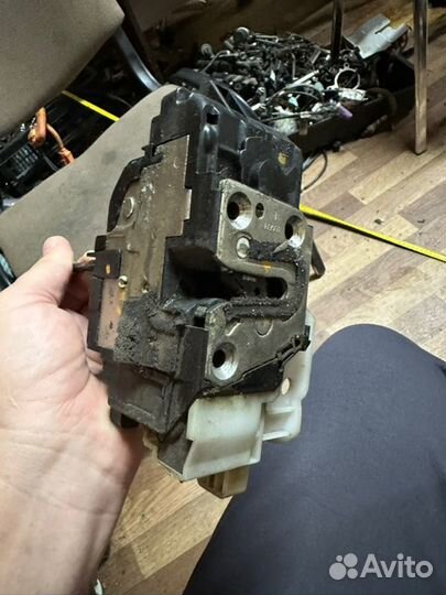 Замок двери передний левый Kia Ceed ED хэтчбек 1.6