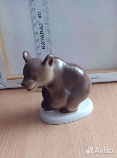 Фарфоровая статуэтка -Медведь бурый.лфз.СССР