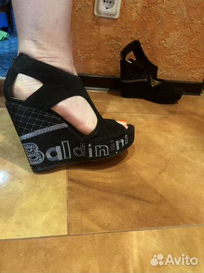 Босоножки новые Baldinini