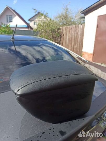 Подлокотник в машину