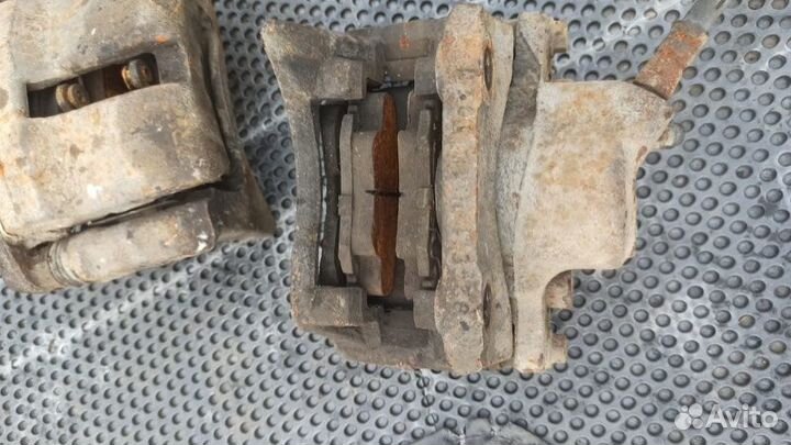 Суппорт тормозной передний правый Renault Sandero