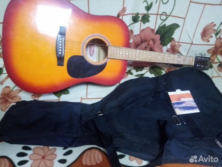 Акустическая гитара