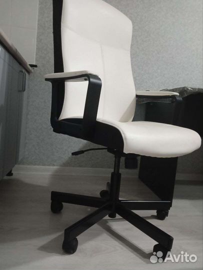 Компьютерное кресло