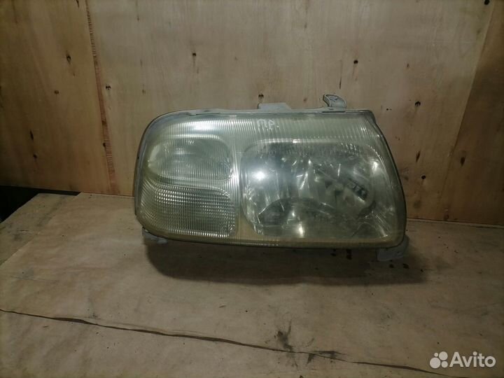 Фара правая Гранд Витара 1