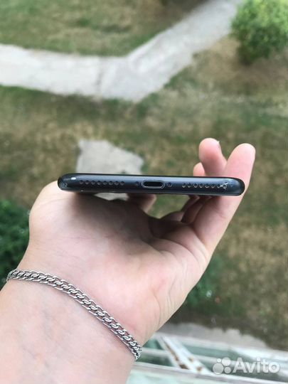 Телефон iPhone 7 plus