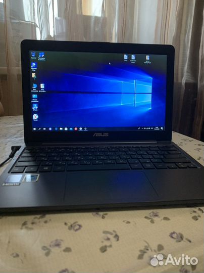 Ноутбук asus (компактный, стильный)