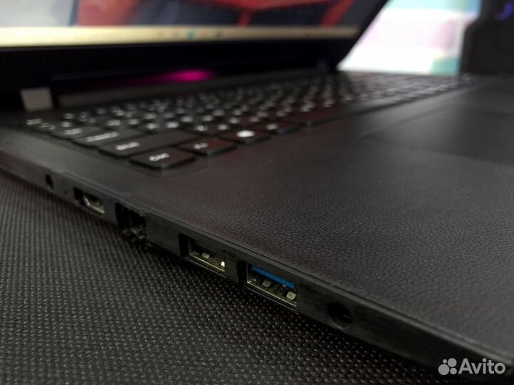 Ноутбук Lenovo Intel Core SSD 15.6“