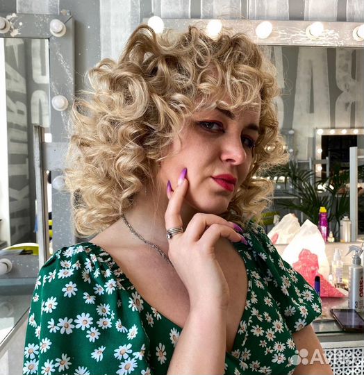 Прическа и макияж