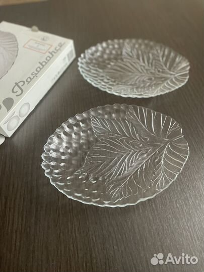 Стеклянные тарелки новые комплект
