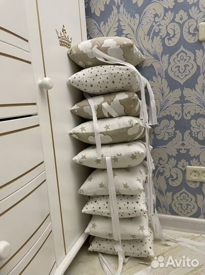 Детская кроватка с маятником и ящиком