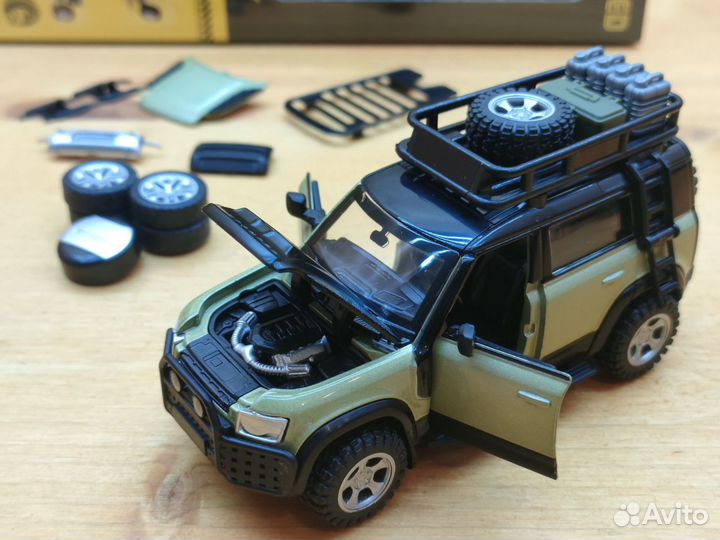 Модель автомобиля Land Rover Defender 1:43