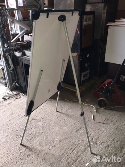 Флипчарт магнитно-маркерный на треноге