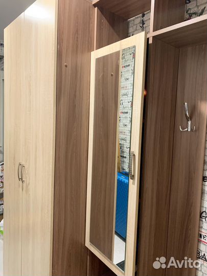 Прихожая со шкафом