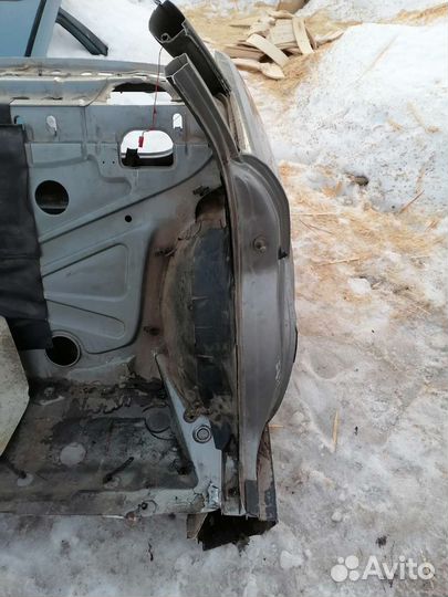 Крыло заднее правое левое Audi 80b3