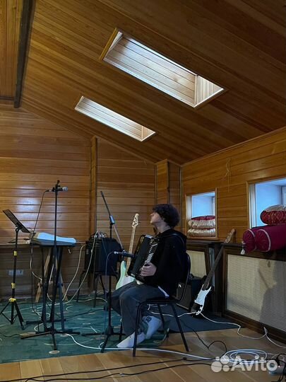 Преподаватель по барабанам, баяну