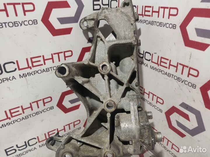 Кронштейн генератора 1.4 i Рено Клио 98-05г