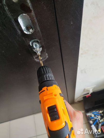 Вскрытие замков двери, авто/Ремонт и замена замка