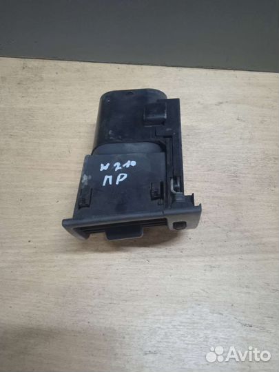 Дефлектор обдува правый Mercedes w210 мерседес 210