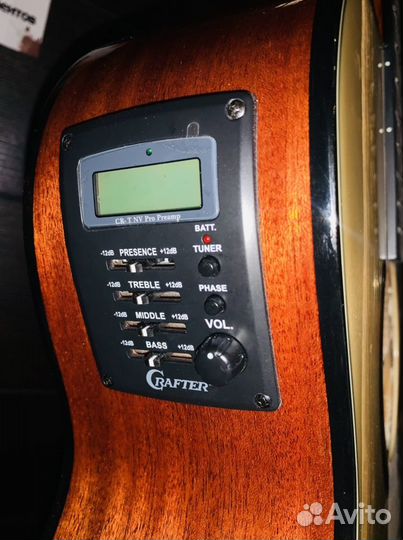 Электроакустическая гитара Crafter + аксессуар