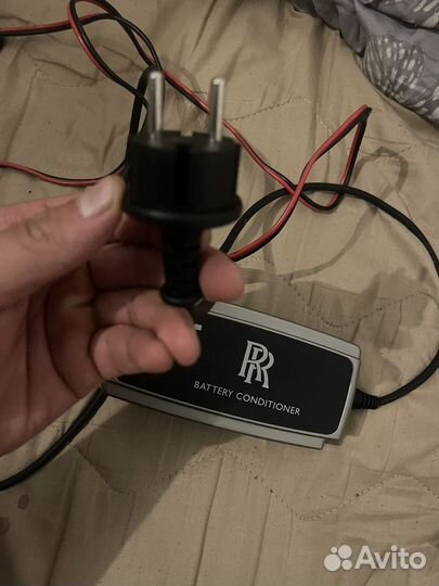 Зарядное устройстводля акб Rolls Royse оригинал