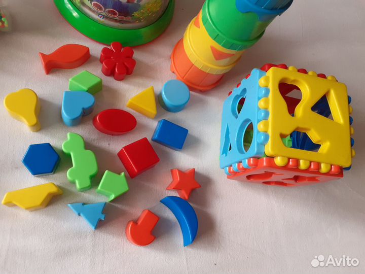 Развивающие игрушки, погремушки, юла