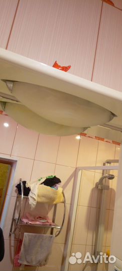 Зеркало с подсветкой и полками