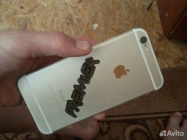 Телефон iPhone 6s