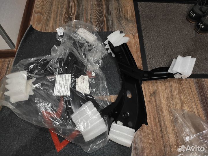 Ленточная тяга стойки задн левая 41217240547 новая