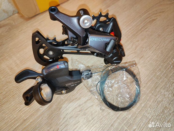 Задний переключатель и манетка Shimano Deore M6100