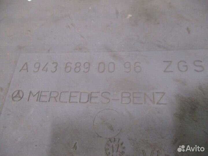 Коврик на торпедо Mercedes-Benz A9436890096