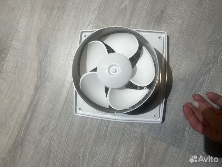 Вентилятор вытяжной 150мм