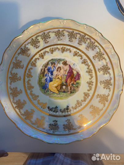 Тортница на ножке