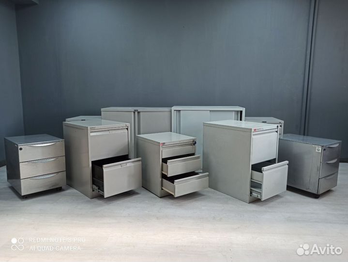 Тумба на колесиках металлическая