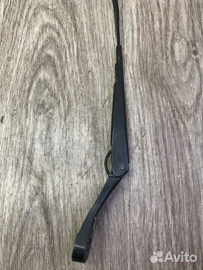 Поводок дворника передний правый Opel Astra K