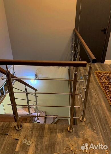 Г-образная лестница с поворотом