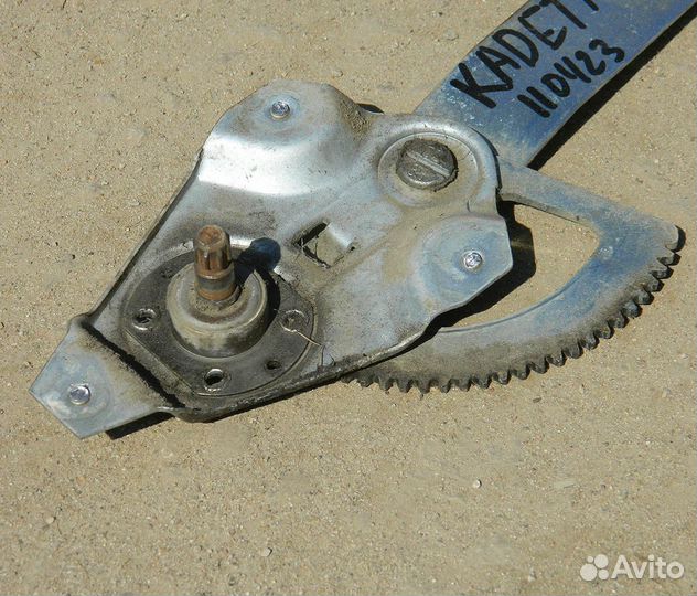 Стеклоподъемник задний правый Kadett E