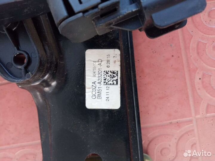 Стеклоподъемник передний