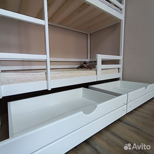 Кровать детская, массив сосны, высокий борт