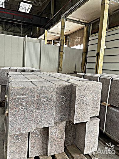 Гранитный бордюр