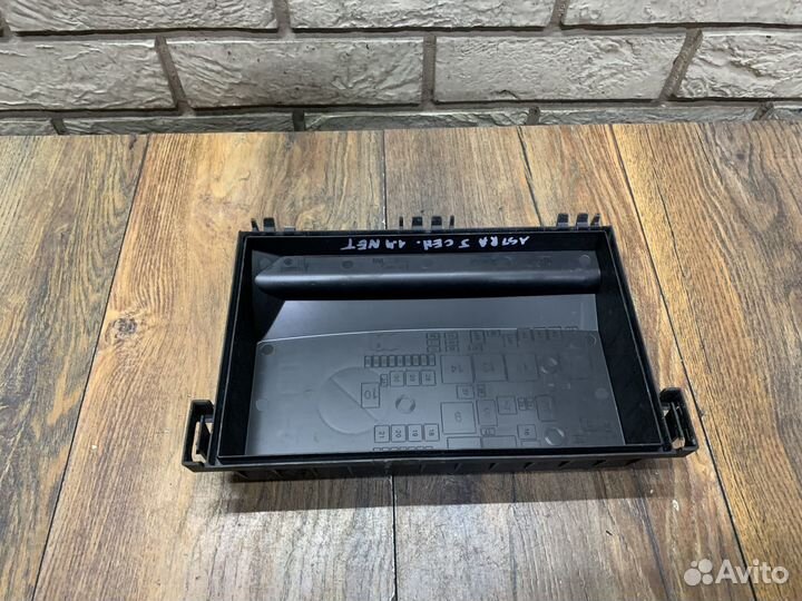 Opel Astra J (седан) Корпус блока предохранителей