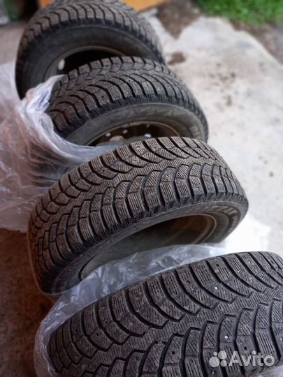Bridgestone blizzak spike-01 185/65/14 на дисках