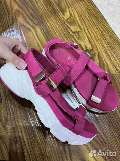 Босоножки stradivarius