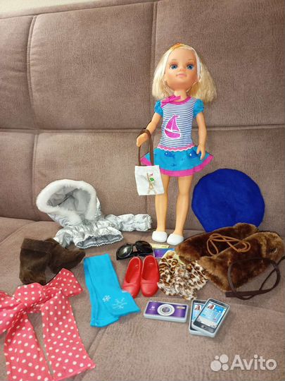 Кукла нэнси famosa