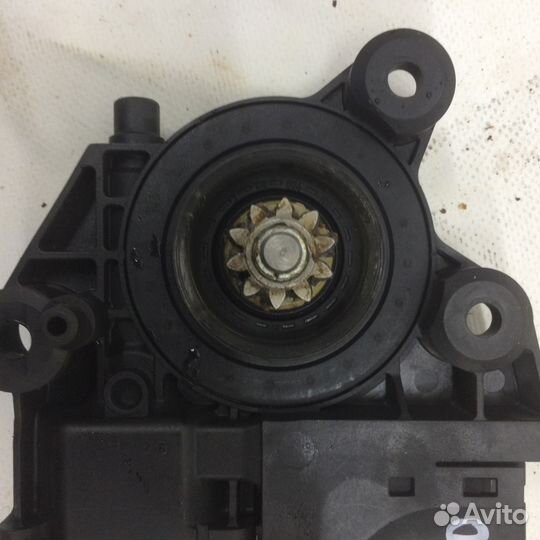 Моторчик стеклоподъемника Флюенс передний правый