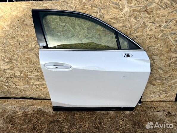 Передняя правая дверь Lexus UX