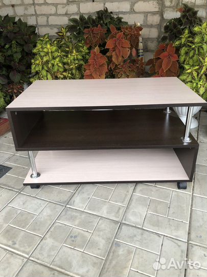 Стол для телевизора