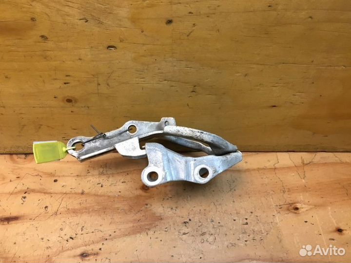 Петля капота toyota mark II